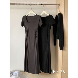 Váy maxi nhúm eo cổ vuông WGWE
