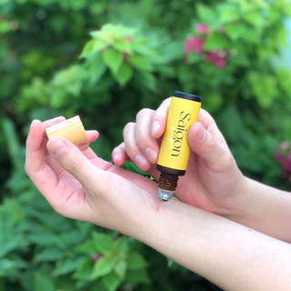 Tinh dầu lăn Saigon Ginger Tamania Sense essential oil roller