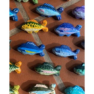 Pin cá gỗ
