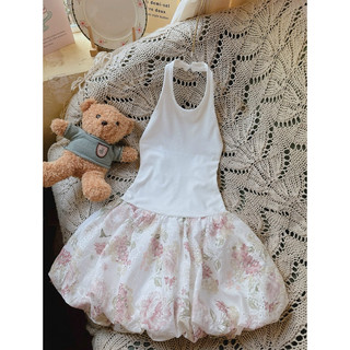 Đầm bí xô thêu cổ yếm