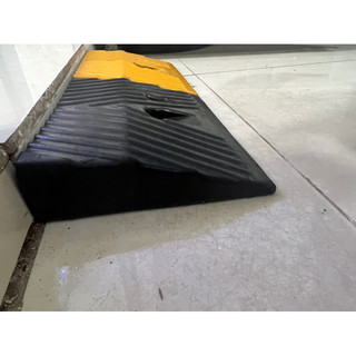 Cao su cầu dốc, bậc lên xuống xe cao 5cm x rộng 17cm x dài 50cm