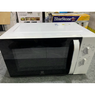 Lò vi sóng electrolux emm23k18gw 23 lít
