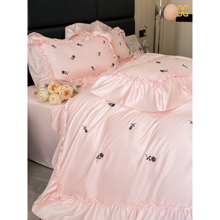 Set Chăn Ga Gối Phi Lụa Viền Bèo Thêu Hoa Hồng (Set 4 món)