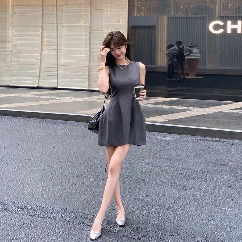 Váy ngắn cổ tròn không tay triết eo khoá kéo sau chất chéo hàn 2 lớp tôn dáng màu xám lông chuột | BigBuy360 - bigbuy360.vn