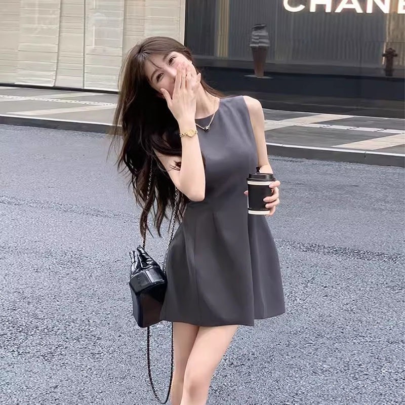 Váy ngắn cổ tròn không tay triết eo khoá kéo sau chất chéo hàn 2 lớp tôn dáng màu xám lông chuột | BigBuy360 - bigbuy360.vn