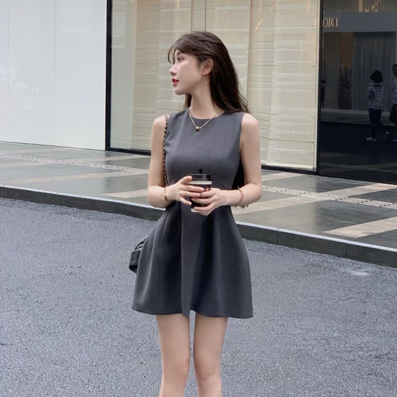 Váy ngắn cổ tròn không tay triết eo khoá kéo sau chất chéo hàn 2 lớp tôn dáng màu xám lông chuột | BigBuy360 - bigbuy360.vn