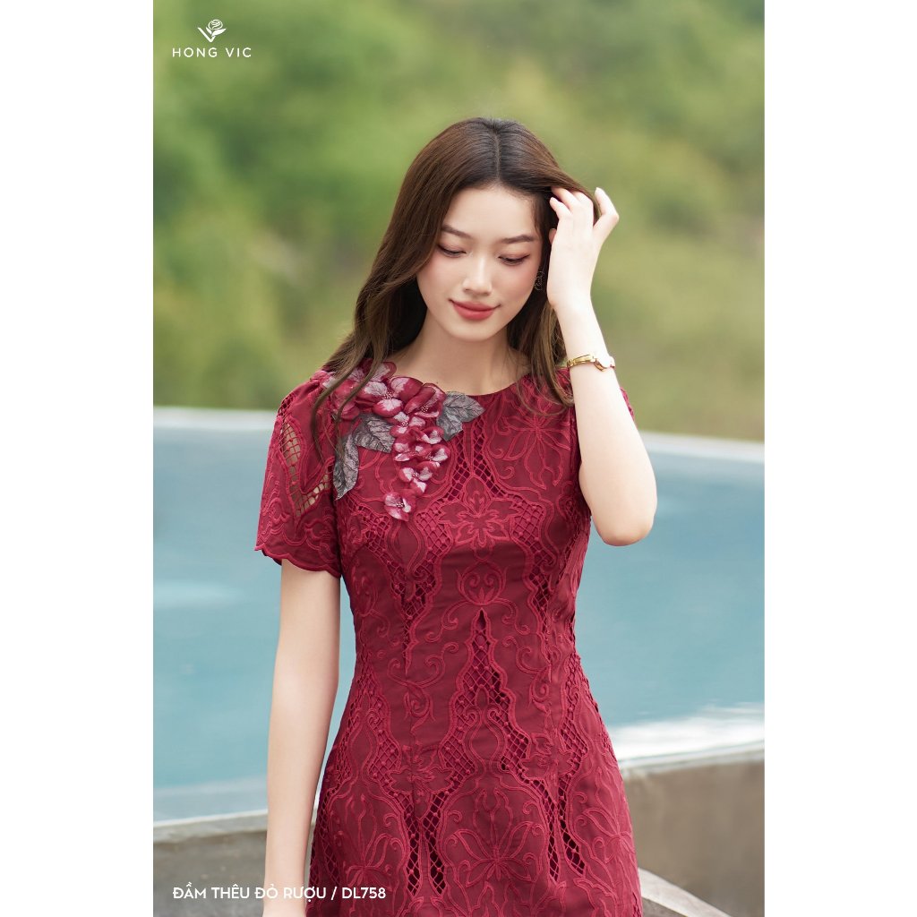 Đầm thêu đỏ rượu DL758