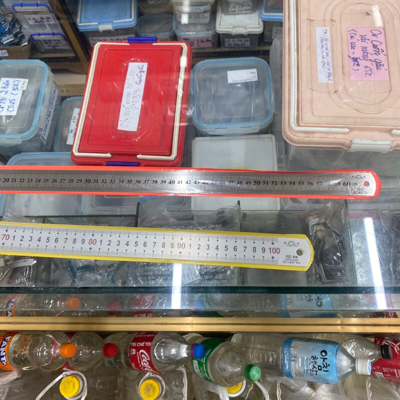 thước sắt ( loại 60cm hoặc 1m ) CHỐNG RỈ , 1 mặt centimet (cm) ,1 mặt inch