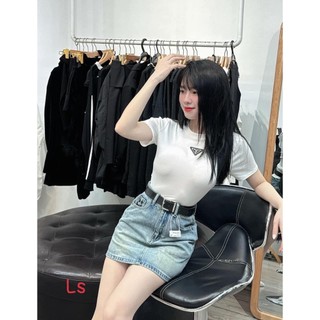 áo bozip tay ngắn cổ tròn đính logo tam giác giữa cá tính