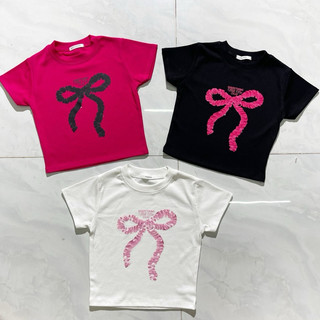 Áo croptop tay ngắn in hình dây nơ giữa ngực xunhu