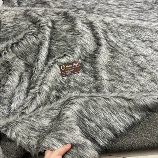 Thảm lông chụp ảnh trắng phết xám Alaska