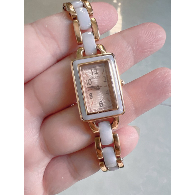 đồng hồ nữ hiệu wired quartz