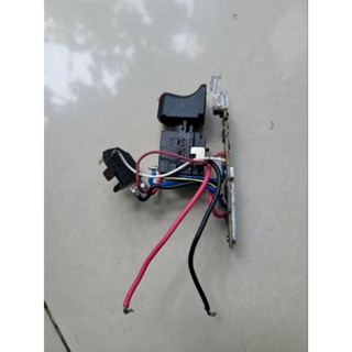 Cò máy Milwaukee M12 khoan vít tháo máy loại có than