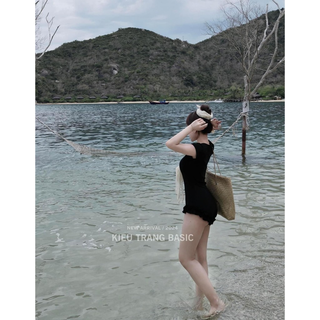 Bikini Swimsuit Tay Ngắn 1 Mảnh Đính Nơ Ren Lụa Dáng Ôm Body Kín Đáo Phối Ống Sum Ren Đầm Nữ Đi Biển Dáng Đùi Khóa Lưng | BigBuy360 - bigbuy360.vn