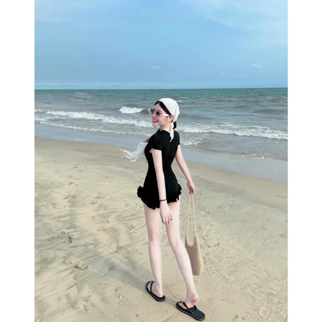 Bikini Swimsuit Tay Ngắn 1 Mảnh Đính Nơ Ren Lụa Dáng Ôm Body Kín Đáo Phối Ống Sum Ren Đầm Nữ Đi Biển Dáng Đùi Khóa Lưng | BigBuy360 - bigbuy360.vn