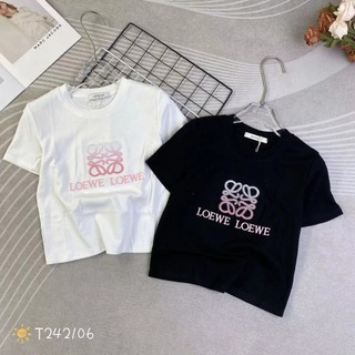 Áo thun baby tee nữ tay ngắn cổ tròn thêu chữ loe.we hàng Quảng Châu chất cotton, áo phông baby tee mùa hè 242106