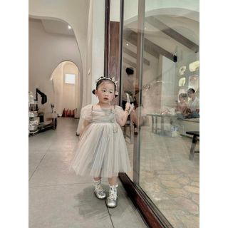 Váy lưới đính hồ điệp bé gái