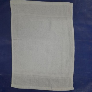 Khăn mặt trắng nhà nghỉ, khách sạn bình dân