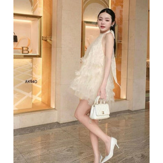 Đầm Voan Nude Suông Kết Hoa Cổ Yếm