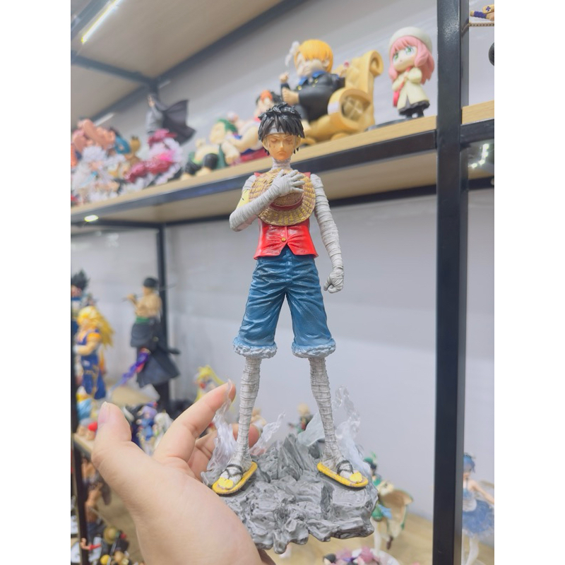 Figure Luffy tưởng niệm