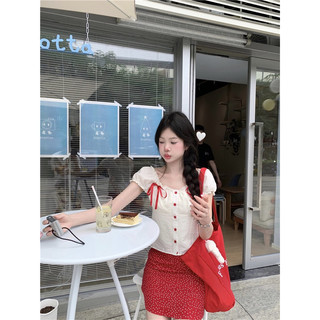 Áo Mix Nơ Và Cúc Đỏ Mặc Được Hai Kiểu