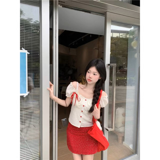 Áo Mix Nơ Và Cúc Đỏ Mặc Được Hai Kiểu