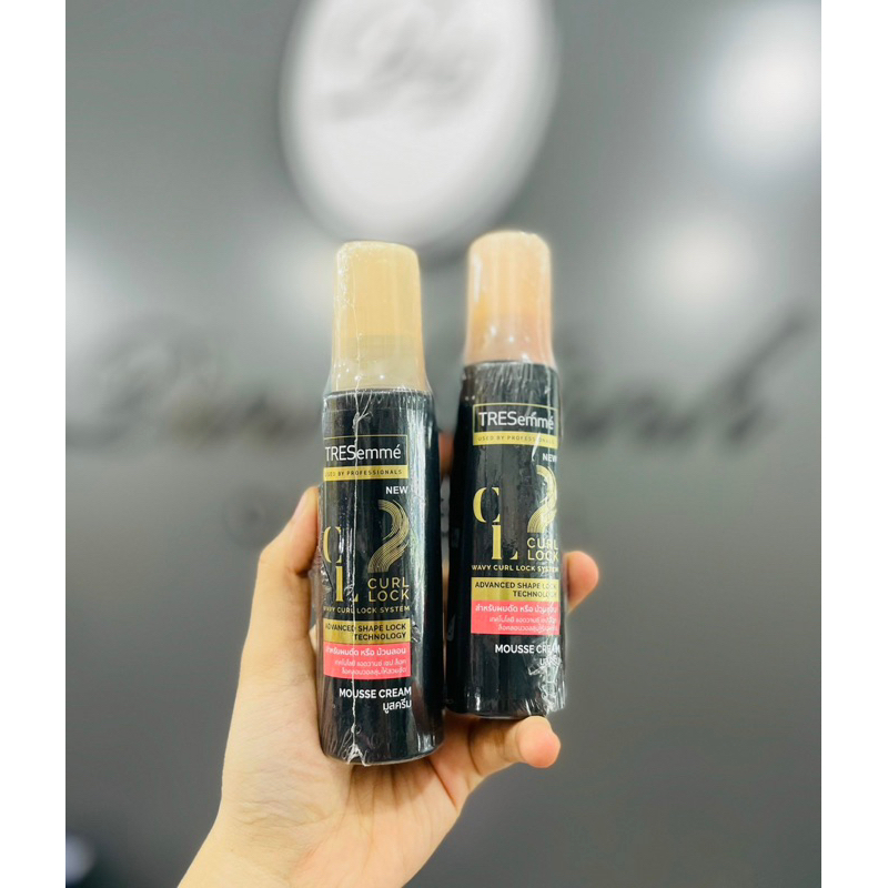 Xịt Mousse Tresemme Khóa Nếp Tóc Uốn