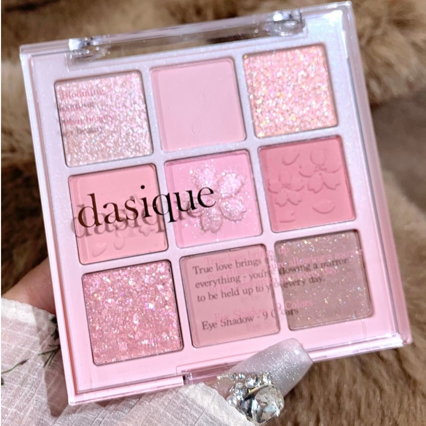 Bảng Phấn Mắt Dasique #26 Romantic Blossom 9 Ô Màu Xinh Xắn