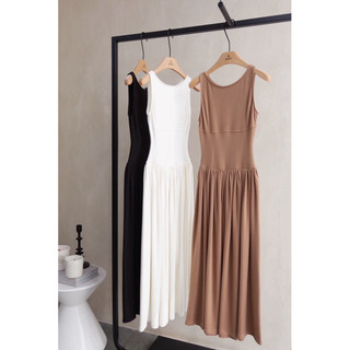 Đầm sát nách dài Basic