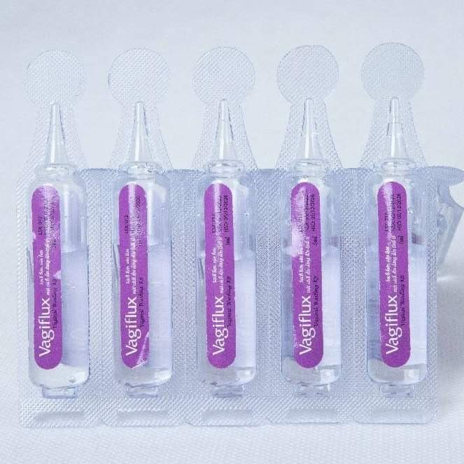 Bình rửa âm đạo Vagiflux 1 bình xịt và 10 ống dung dịch, dung dịch vệ sinh rửa phụ khoa