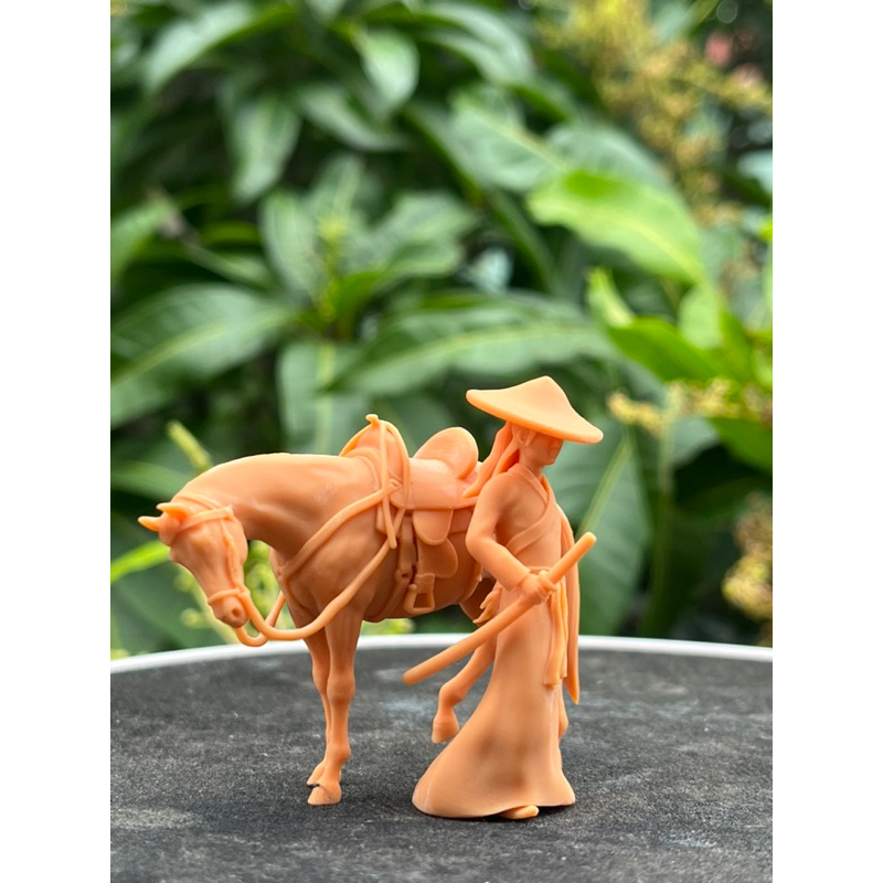 Tượng Cổ Trang Hiệp Khách Cầm Kiếm ( Mẫu 2)