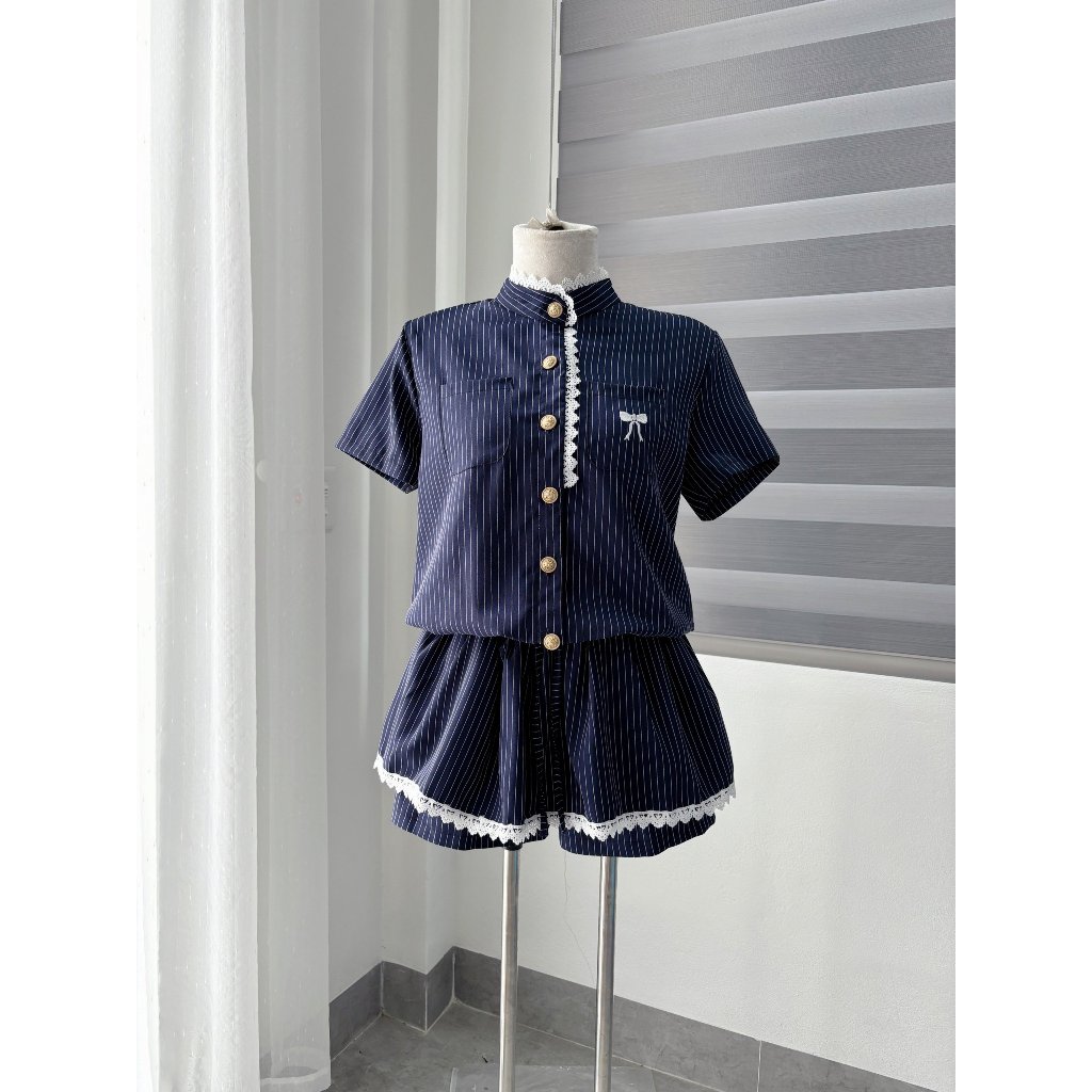 Váy Nữ - Set Jumpsuit Cộc Tay Cổ Tàu Cúc Đồng Đính Viền Ren Kèm Quần Phong Cách Tiểu Thư Siêu Xinh | BigBuy360 - bigbuy360.vn