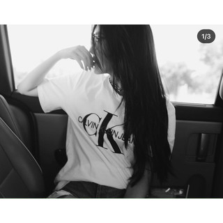 Áo thun nữ đen trắng C.K