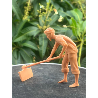 Tượng  nông dân Ông lão cuốc đất và cào lúa