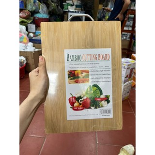 Thớt tre kháng khuẩn có móc treo