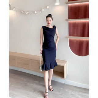 Đầm liền đuôi cá, cổ đổ siêu sang
