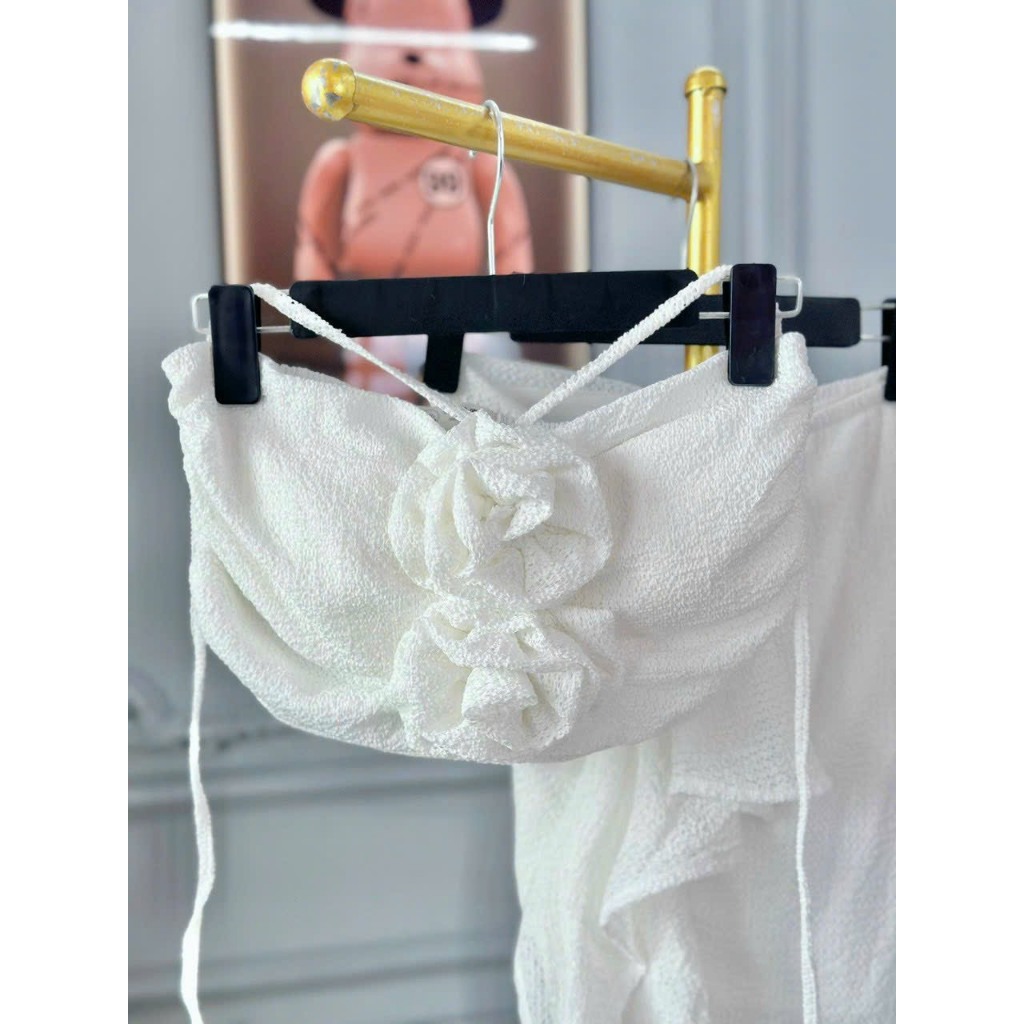 Bikini đồ bơi đi biển hai mảnh áo cổ yếm PHỐI HOA mix chân váy xẻ tà sang chảnh | BigBuy360 - bigbuy360.vn