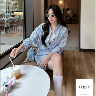 JENNYCLOSET ® SET 3 CHI TIẾT : Áo sơ mi kẻ sọc from rộng kèm quần sooc ống rộng ( TẶNG ÁO BRA  thêu nơ) 