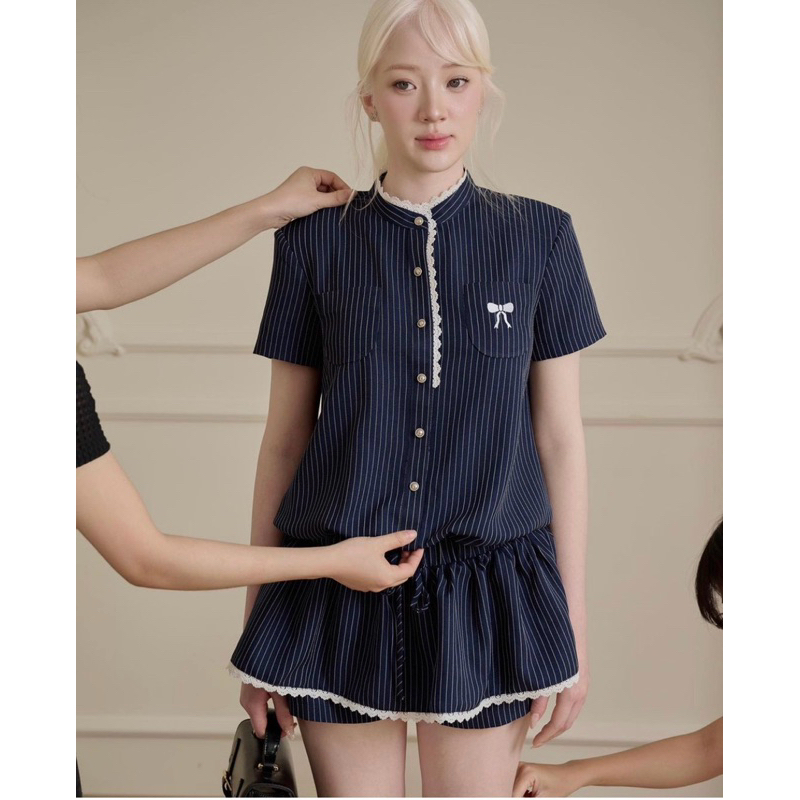 [V1.732]  Jum Váy Kẻ Cổ Tàu Phối Viền Ren Thêu Nơ Túi Ngực Chun Eo Siêu Xinh (có độn vai) | BigBuy360 - bigbuy360.vn