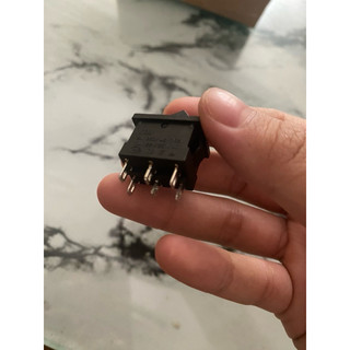 1 Chiếc Công tắc đảo chiều 6 chân đảo chiều động cơ DC