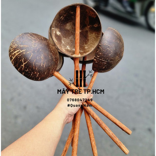 Gáo dừa múc nước, gáo dừa trang trí, gáo dừa dùng decor chụp hình làm tiểu cảnh đồng quê