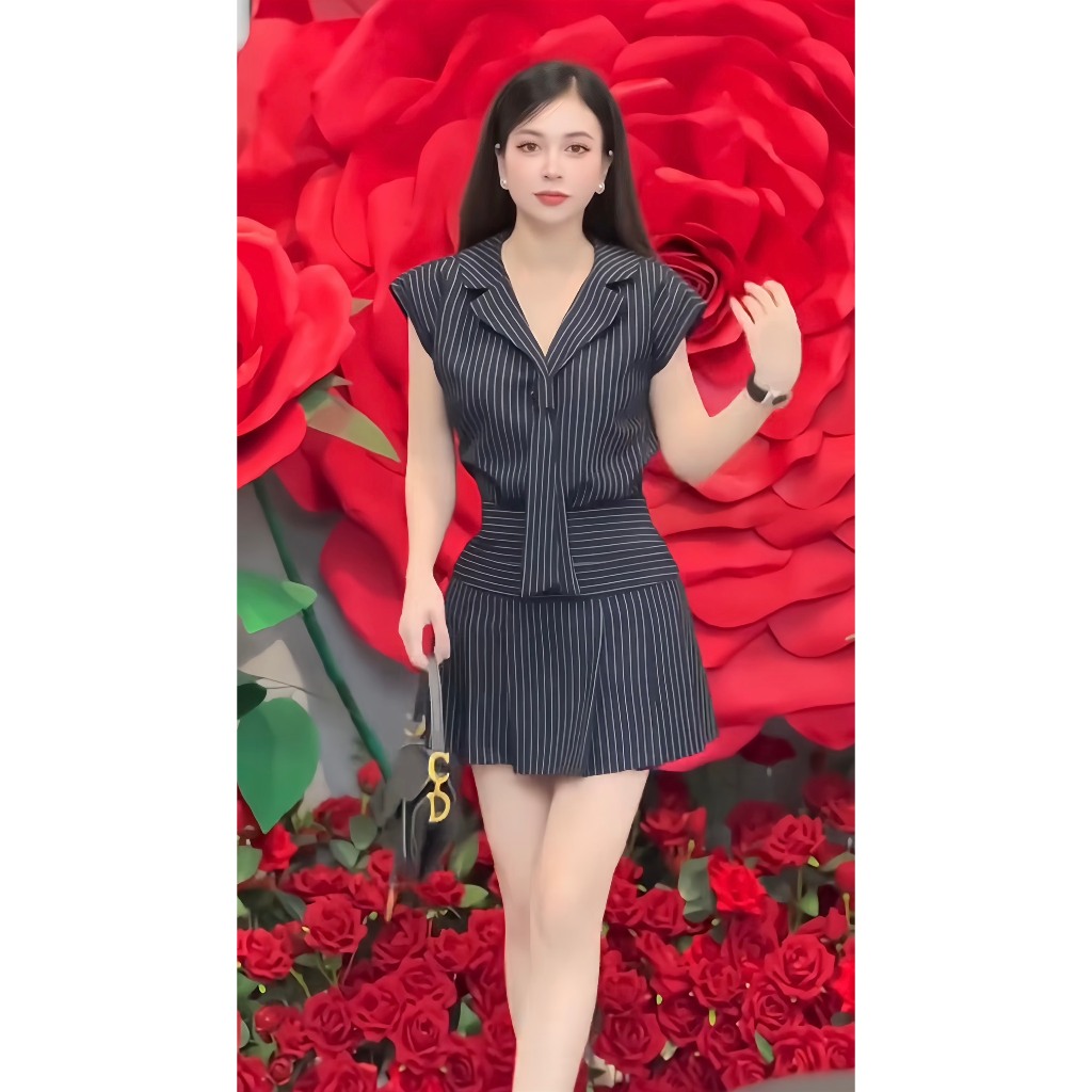 A62 Bộ Áo Kèm Chân Váy Sọc Dọc