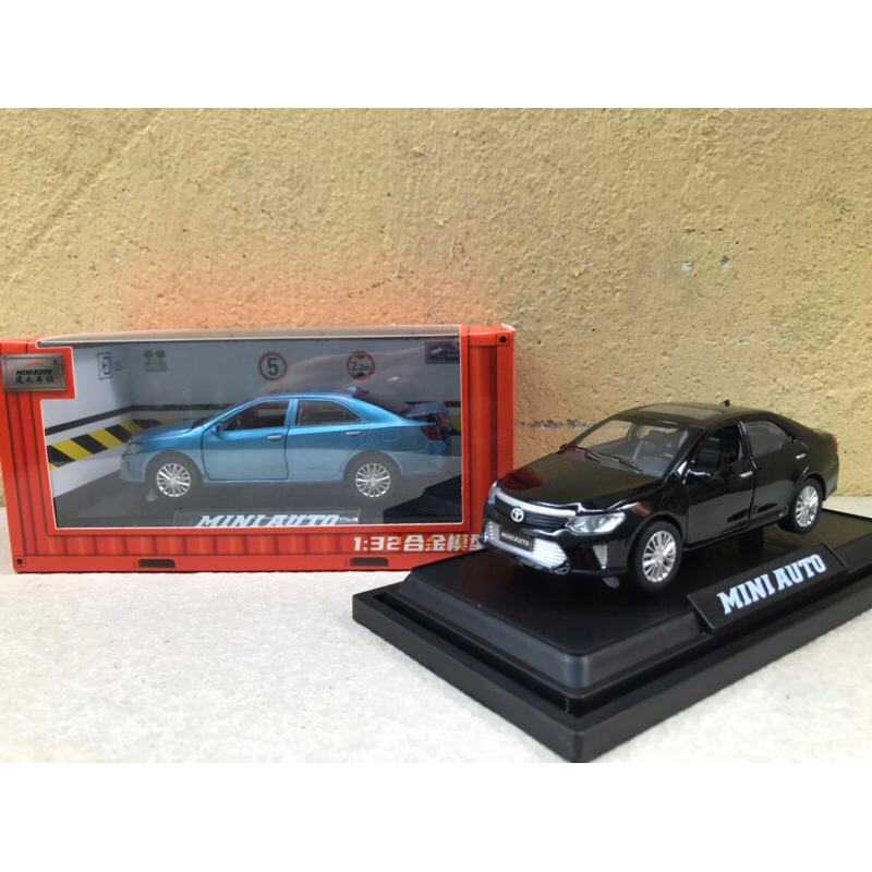 Mô hình xe ô tô TOYOTA CAMRY 2015 - 1:32