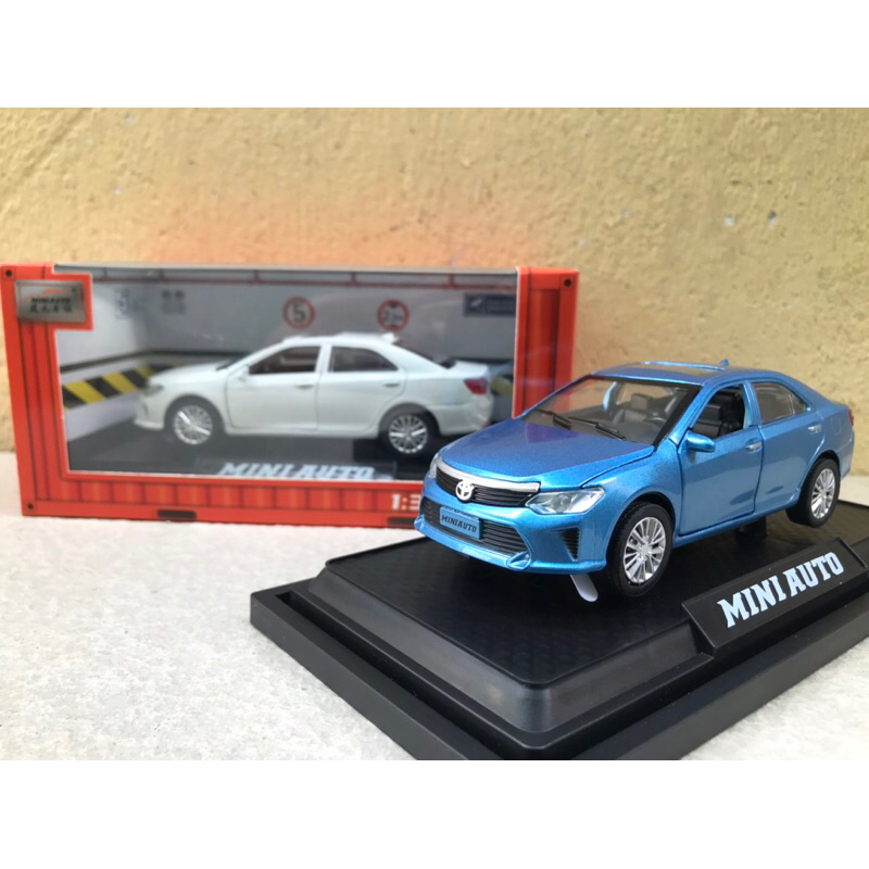 Mô hình xe ô tô TOYOTA CAMRY 2015 - 1:32