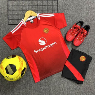 Quần áo bóng đá trẻ em MU 2025 màu đỏ CÓ IN TÊN SỐ