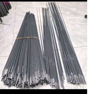 Nan và Bas  làm diều lắp ghép mini, làm cọc sáo mini.