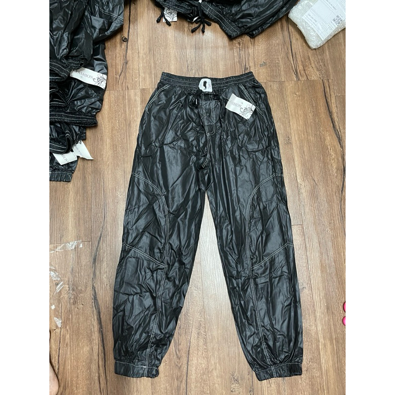quần jogger nữ giả da , quần jogger nữ dáng thể thao