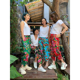 Quần hoa con công nhiều màu sắc, quần dài hoạ tiết con công đồng phục nhóm