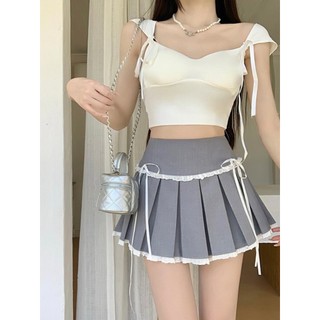 Chân váy xếp ly dáng xòe, chân váy ngắn đính kèm nơ xinh xắn bản cạp to tôn dáng
