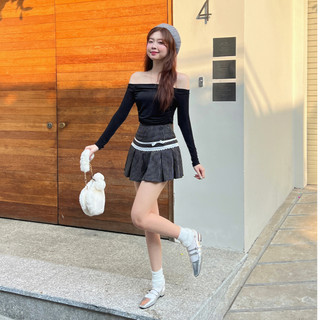 Chân váy xếp ly kẻ đen Nari skirt